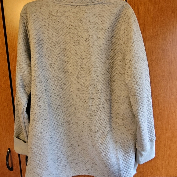 RBX. 1X super cozy and warm top.  Worn once.  Cute with leggings or jeans - Picture 2 of 4